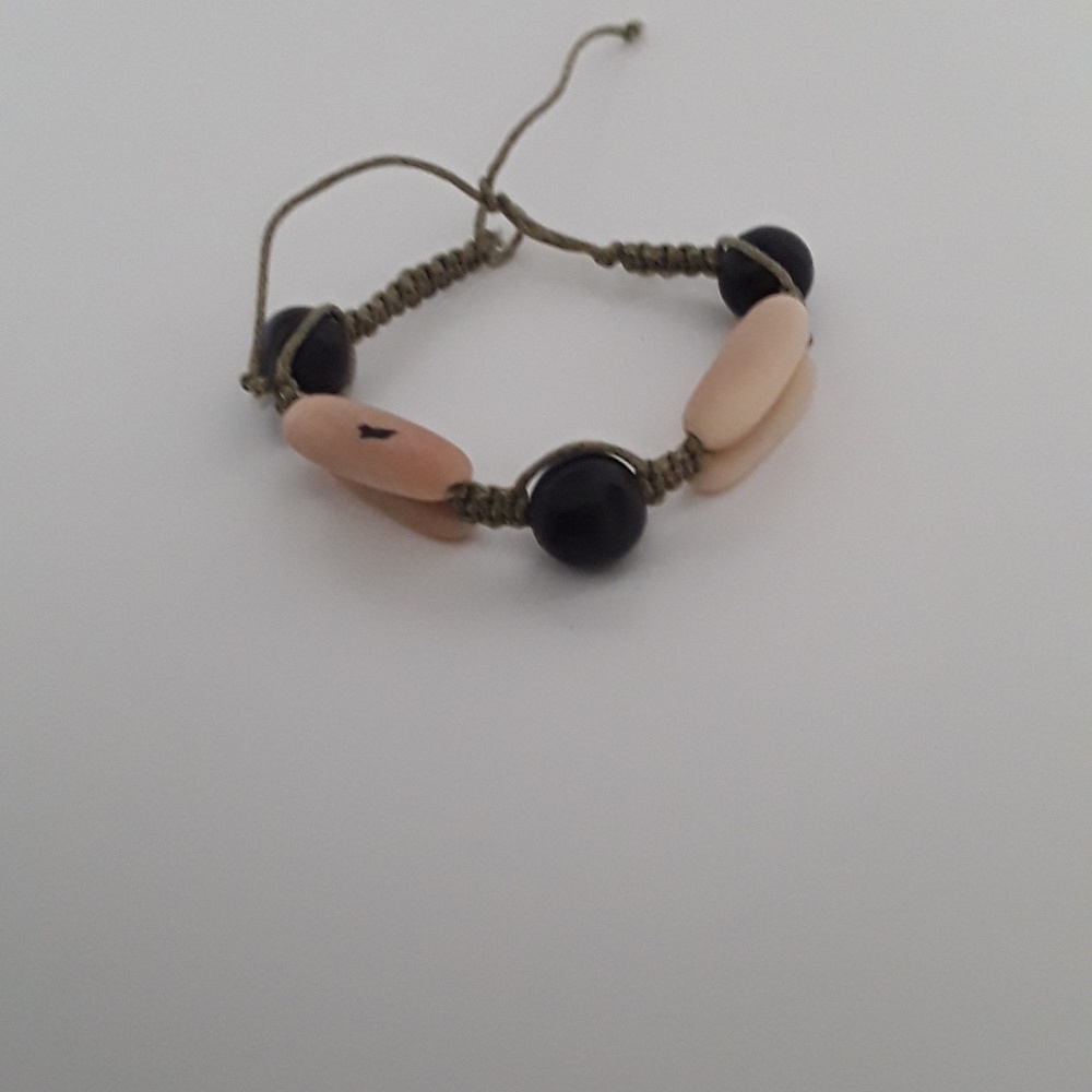 Cream and Black tagua bracelet.(code:ACPR-B-009)
